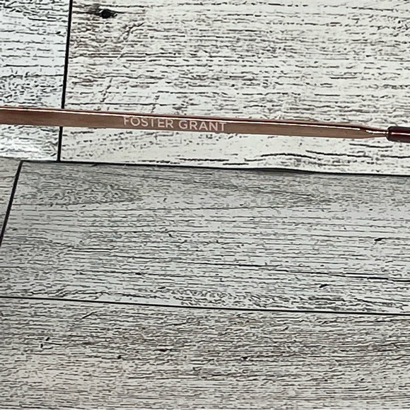 Foster GRANT CATEYE ROSE GOLD SUNGLASSES - Picture 5 of 5